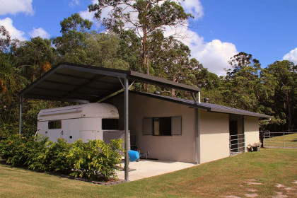 Stable with float cover