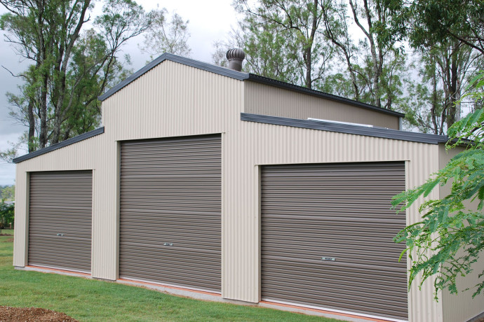 Colorbond barn shed with roof ventilator