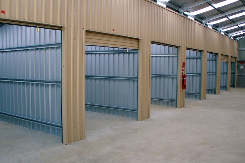 Side by side storage units in barn shed facility
