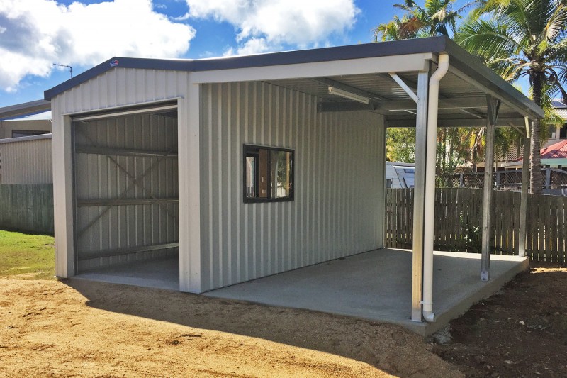 Single garage with awning